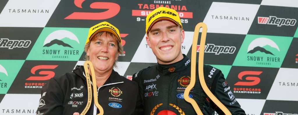Matt Paynes takes Penrite Racing to victory in tight fight at Symmons Plains